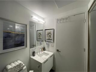 Toronto Bloor & Yonge Luxury Condo - 2