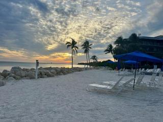 -Atlantic Sunrise Penthouse - Key West - 7