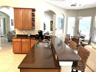 Beautiful 4 Bedroom and 4 Bathroom with Heated Salt Water Pool in Gated Community Close to Some of the Best Beaches in the USA - Bradenton - 3
