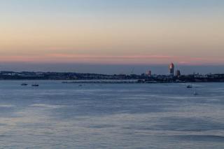 Large 1br with gorgeous sea views - Auckland - 3