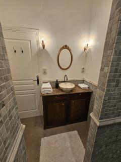 Château Apartment Retreat- Twin Beds - 5