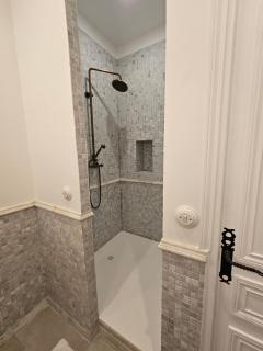 Château Apartment Retreat- Twin Beds - 4