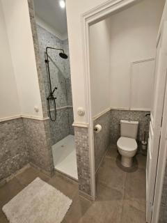 Château Apartment Retreat- Twin Beds - 3