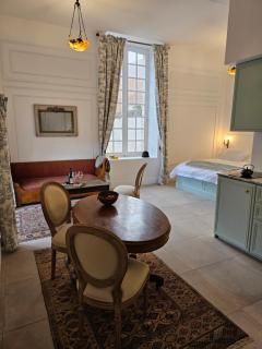 Château Apartment Retreat- Twin Beds - 2