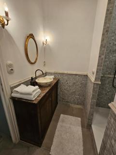 Château Apartment Retreat- Twin Beds - 1