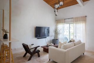 Mediterranean LA Loft w Pool, Fitness Room & Tennis Courts - 7