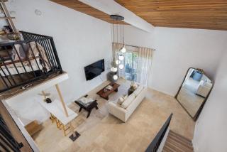 Mediterranean LA Loft w Pool, Fitness Room & Tennis Courts - 4