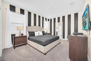 Lakefront Luxury Retreat Private Pool & Movie Theater 367 - 7