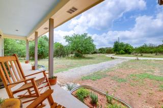 Fox Ridge Farmhouse - Hill Country Getaway! - San Marcos - 8
