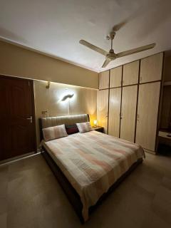 BeachView APT 3BHK near Dolmen Mall - 3