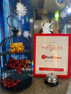 RedDoorz Plus @ Lhexlyn Resort San Narciso - San Narciso - 8
