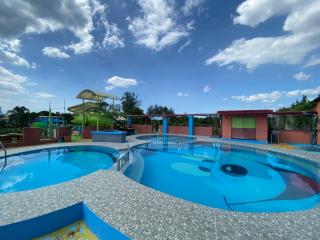 RedDoorz Plus @ Lhexlyn Resort San Narciso - San Narciso - 4