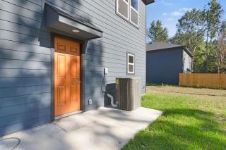 3BR 2 & half Bath Townhouse Modern Spacious Retreat Near Lake Conroe! - Conroe - 1