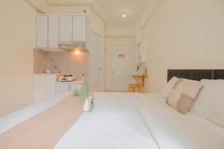 Cozy Studio with Direct Access to Mall at Green Pramuka Apartment By Travelio - 4