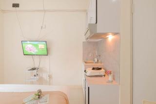 Cozy Studio with Direct Access to Mall at Green Pramuka Apartment By Travelio - 8