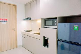 Homey and Simply Look 1BR Bintaro Embarcadero Apartment By Travelio - Tangerang - 1