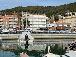 Beachfront Apartment in Spain with Marina Views - L'Estartit - 4