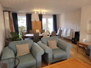 Spacious 5 Bedroom 11 Guest Family House in Horsham - 9