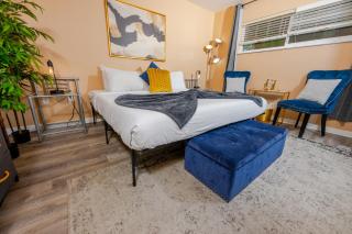Artsy Getaway With Vibrant Design Flair - Sarasota - 9