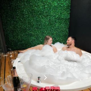 Loft4 com Jacuzzi para Casal - Lofts Mariscal - Bombinhas - 0