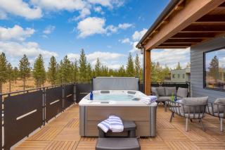 1123 Aerie Buyout 2 Units 5BDR w Hot Tub Mins to Old Bend - Bend - 0