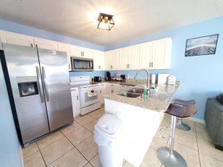 Navarre Beach Landing - Pool, Balcony, Fireplace, Kitchen, Laundry & Work Desk - Navarre - 7
