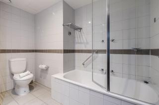 Modern Nomads Classic Styled King Studio with Indoor Pool - Melbourne - 6