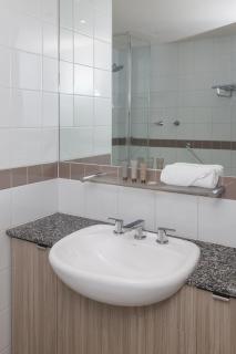 Modern Nomads Classic Styled King Studio with Indoor Pool - Melbourne - 3