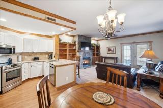 Fam Friendly - 2BR Condo - POOL Fitness Ctr MORE - Gatlinburg - 4