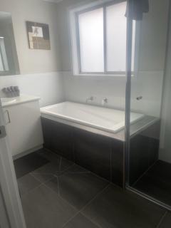 luxury on the hill-2min albury cbd - Albury - 1