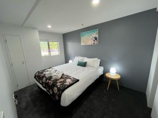 2br newly renovated apartment w free parking - Auckland - 8
