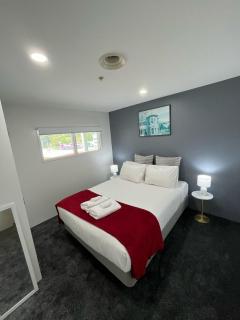 2br newly renovated apartment w free parking - Auckland - 3
