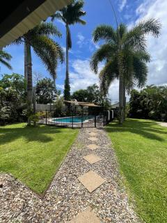 Tropical family beach house - Holloways Beach - 0