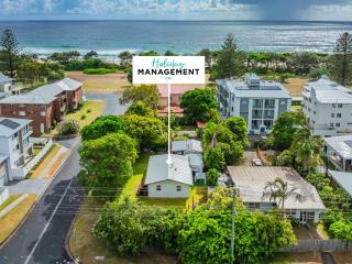 Cosy Pet Friendly Beach House - Kingscliff - 0