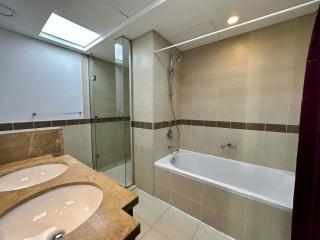 Silkhaus 1BR Downtown Heart in Emaar Tower - 3