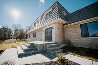 Great Falls Modern Escape 10BR 5BA Luxury Retreat - Great Falls - 0