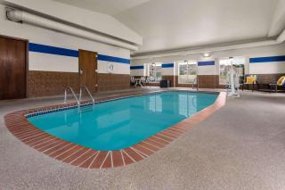 Microtel Inn & Suites by Wyndham Rapid City - 1