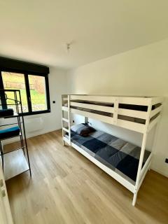 Maison avec jardin, terrasse et double garage - 6