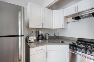 Well-Situated S End Studio w WD nr T Stops BOS-136 - 6