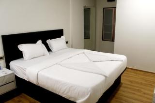 4 Points Lodging & Boarding - Pune - 0