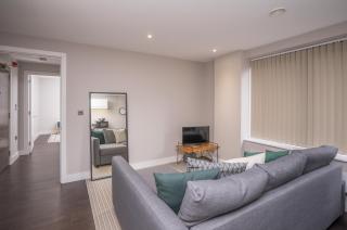 Spacious self-contained city apartment - - 6