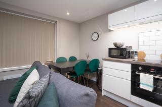 Spacious self-contained city apartment - - 5