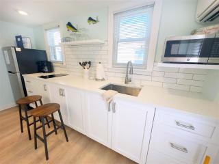 Deckside Suite Conch Republic Cottage - 1