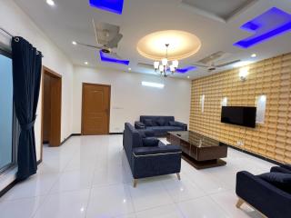 Luxury Holiday Home in Islamabad Margala Hills View - 1