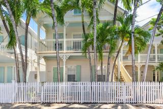 Poolside Hide-Away Palm Gardens - 0