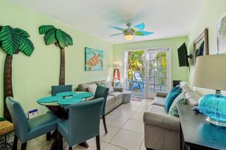 A Slice Of Paradise -Shipyard Palms - 6