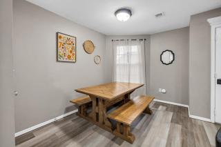 Spacious 3BR Home with KING Bed in Prime Location - Owasso - 4