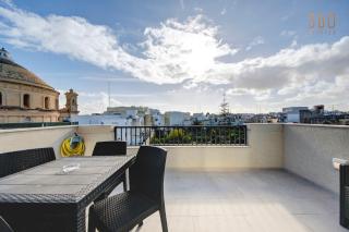 Duplex 2BR penthouse with Balcony, Rooftop & Views by 360 Estates - Mosta - 4