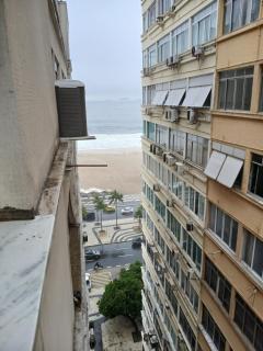 beachfront room with double bed and AC in a shared apartment - 9