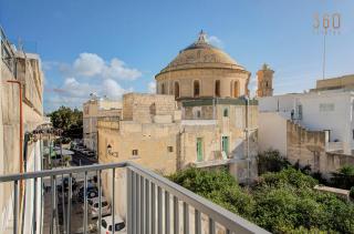 Duplex 2BR penthouse with Balcony, Rooftop & Views by 360 Estates - Mosta - 5